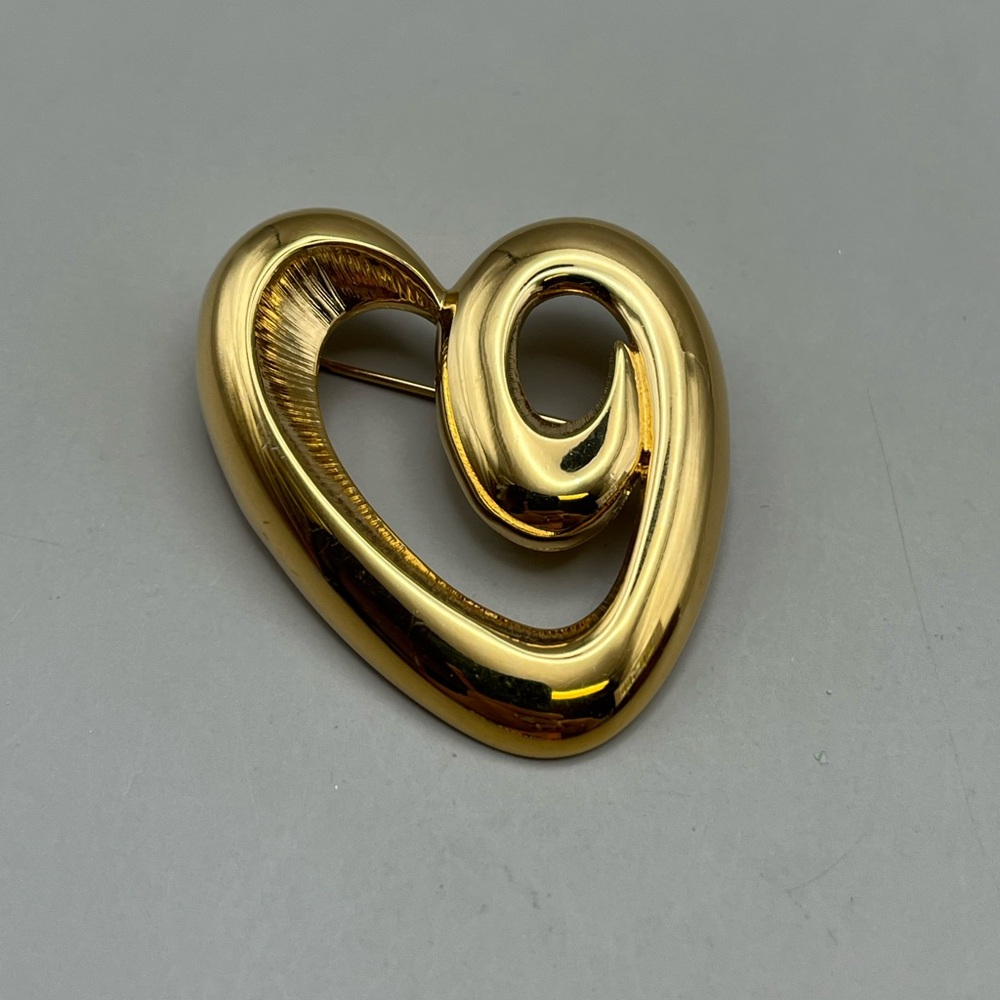 Elegant Gold Heart Brooch